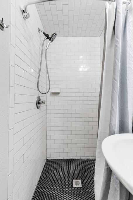 Charming, Happy 1-bed Oasis: Rva Retreat Awaits!